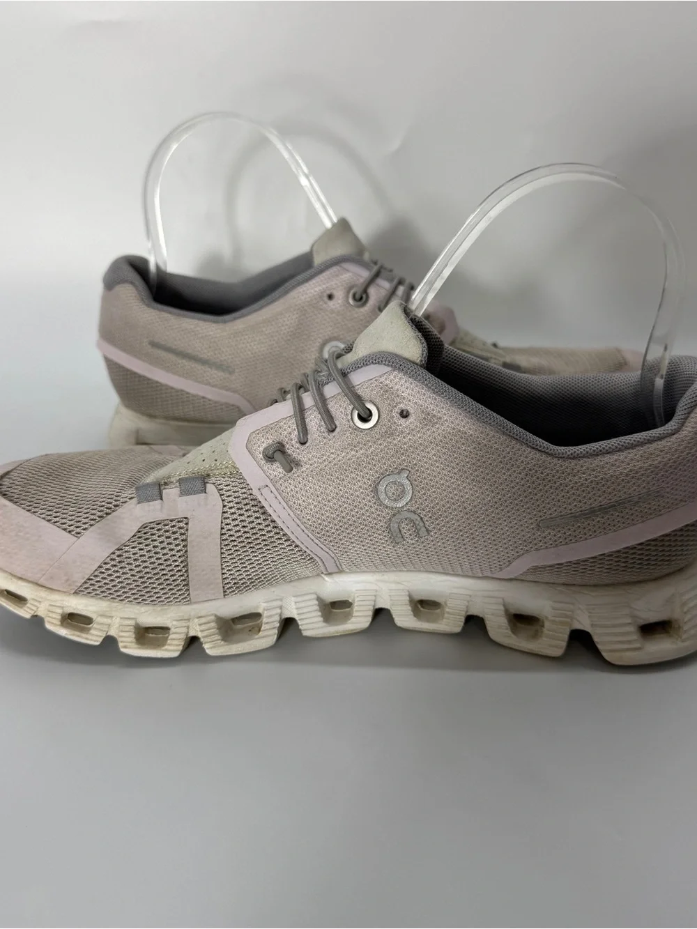 On Cloud 5 Lily/Frost Women’s Size 8 Lace-Up Low Top Mesh Athletic Sneakers